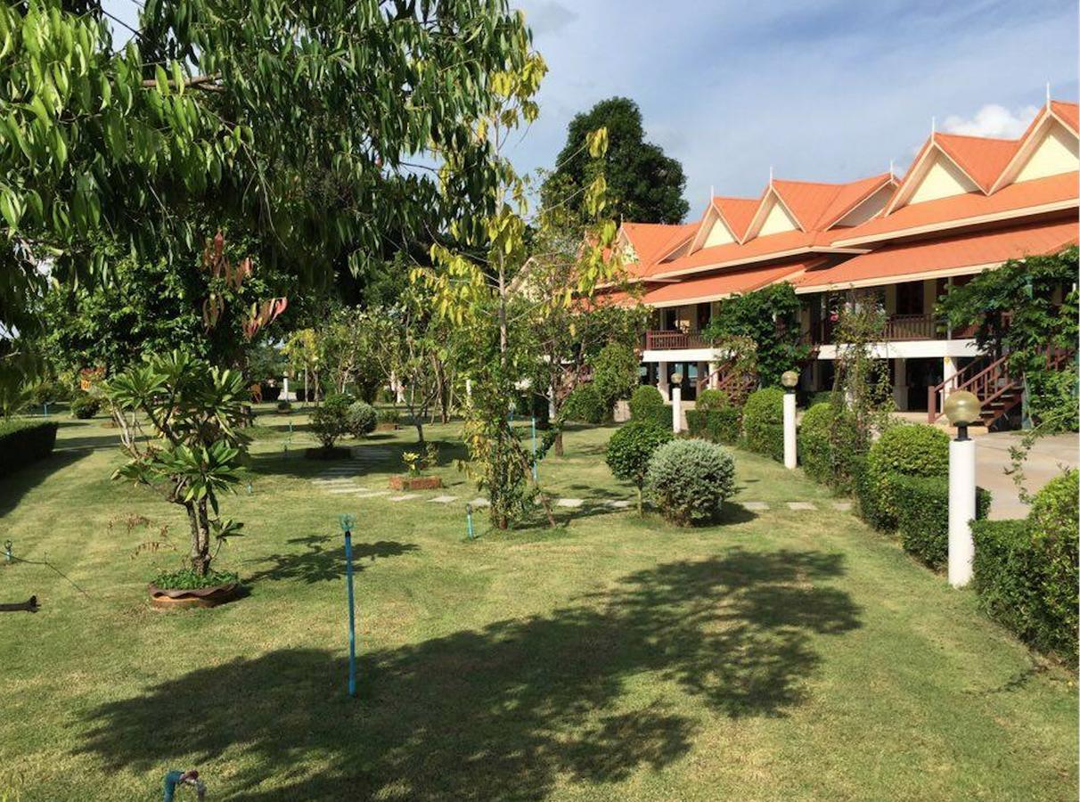 Maeping Mango Riverside Resort Kamphaeng Phet Exterior photo