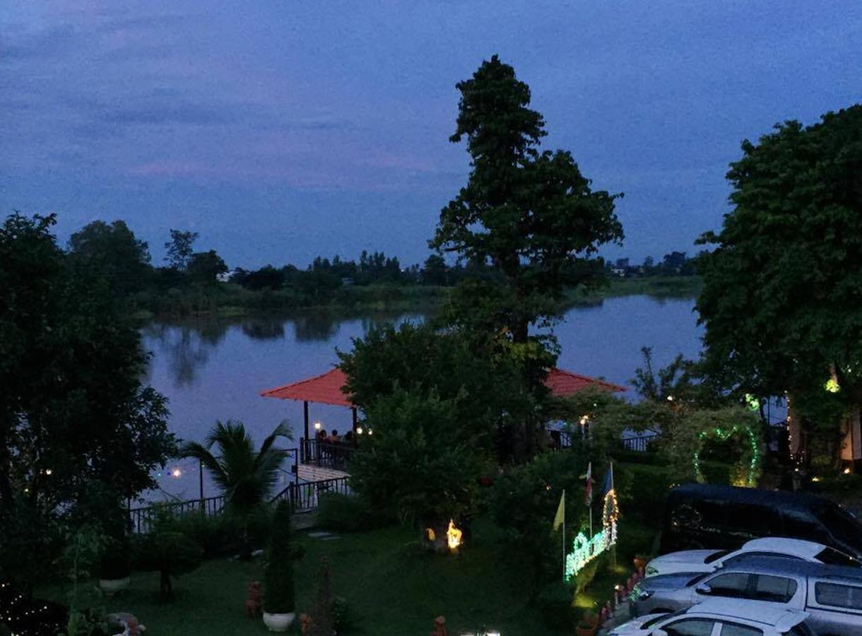 Maeping Mango Riverside Resort Kamphaeng Phet Exterior photo